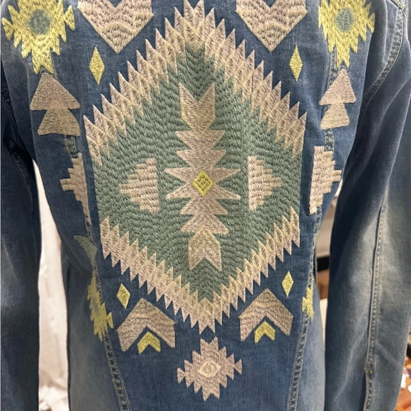 LulaRoe JAXON Embroidered denim jacket - Picture 5 of 11